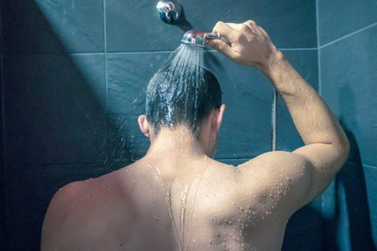 Người đàn ông khỏe mạnh đột tử vì mắc sai lầm khi tắm