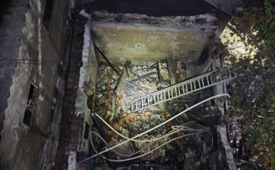 6 người mắc kẹt trong căn nhà 2 tầng bốc cháy ngùn ngụt