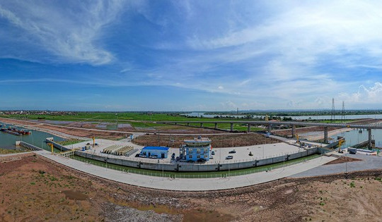 Mục sở thị kênh nối sông Đáy - Ninh Cơ 2.300 tỷ đồng vừa vận hành