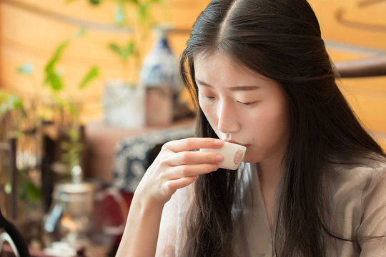 Loại trà quen thuộc với người Việt chống lão hóa tốt hơn trà đen, 3 cốc mỗi ngày giảm 36% nguy cơ mắc bệnh tim mạch