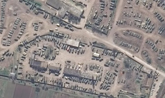 Bãi đậu hàng trăm xe quân sự của Nga bị Ukraine tấn công bằng tên lửa hành trình