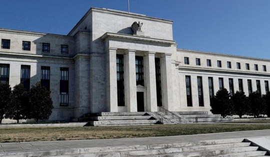 Fed tăng lãi suất lên mức cao nhất 22 năm
