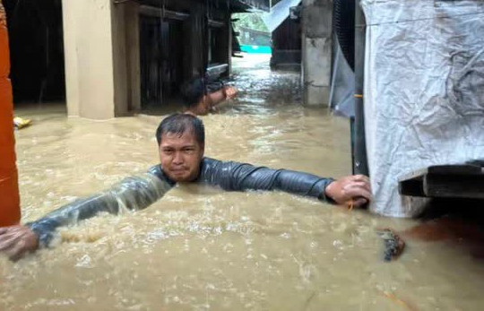 Bão Doksuri càn quét Trung Quốc và Philippines: Chôn vùi nhà cửa, nước lũ ngập đến cổ