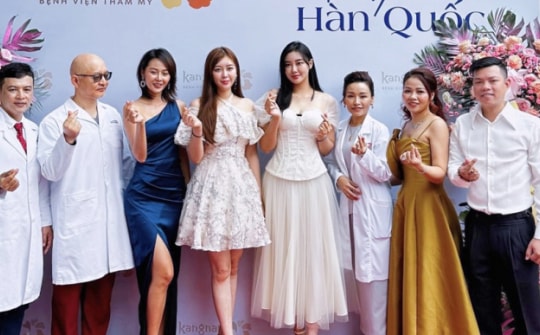 Hàng trăm người đổ bộ sự kiện thẩm mỹ cùng Hoa hậu Hàn Quốc tại Kangnam