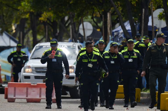 Con trai bị bắt vì trọng tội, tổng thống Colombia “chúc may mắn”