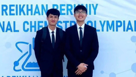 Hai nam sinh chuyên Phan Bội Châu đạt Huy chương vàng Olympic hóa học