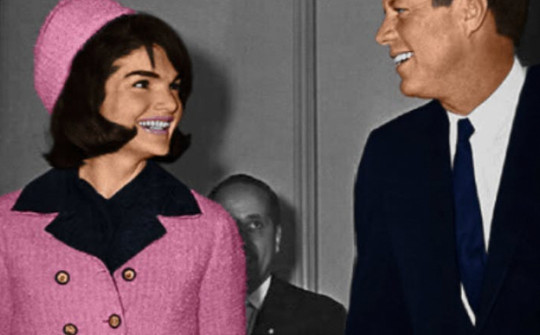 Giai thoại đằng sau bộ Chanel màu hồng của vợ cố tổng thống Kennedy