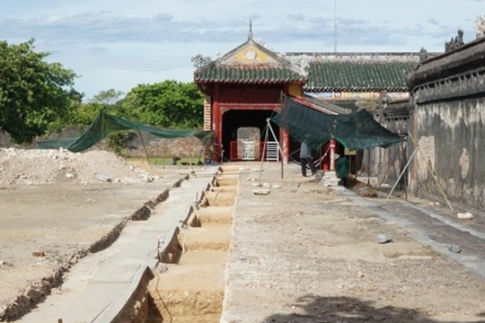 Phát lộ nhiều dấu tích khi khai quật khảo cổ ngôi điện Cần Chánh gần 220 năm tuổi