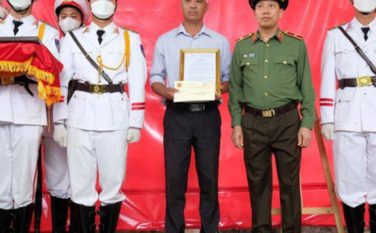 Trao quyết định thăng cấp bậc hàm và bằng Tổ quốc ghi công cho 3 cán bộ CSGT hy sinh trên đèo Bảo Lộc
