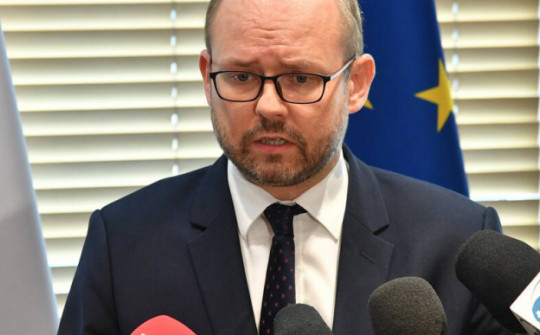 Quan chức "lời qua tiếng lại", Ukraine triệu đại sứ Ba Lan