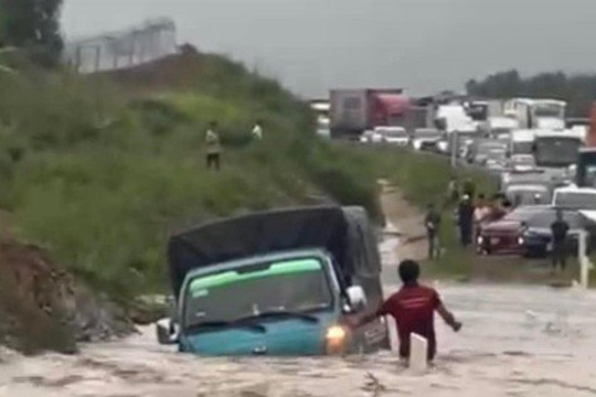 Cao tốc Phan Thiết - Dầu Giây ngập nặng vì bị hạ cốt nền?