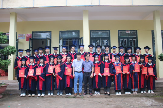 7 thầy giáo xây trường, dựng lớp bằng con số '0' ở Mường Toong
