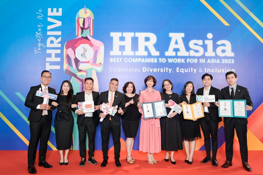 FWD Việt Nam ẵm 3 giải thưởng uy tín về nhân sự: Sự ghi nhận ý nghĩa cho cột mốc 10 năm sức trẻ