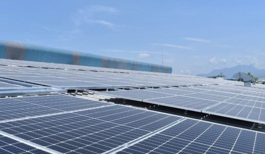 Vì sao chưa phát triển điện mặt trời mái nhà khu công nghiệp?
