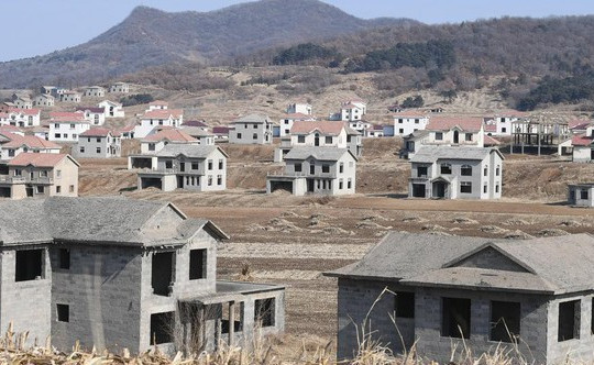 Khủng hoảng bão hòa, hàng loạt bất động sản nhiều triệu Nhân dân tệ bỏ hoang ở Trung Quốc