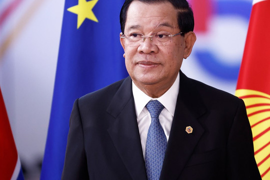 Vì sao ông Hun Sen từ chức?