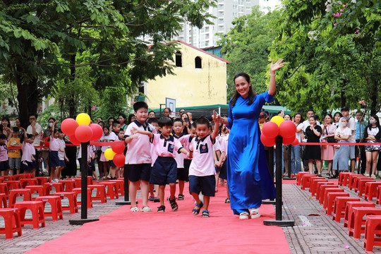 Học sinh trường Tiểu học Trung Tự chính thức tựu trường 