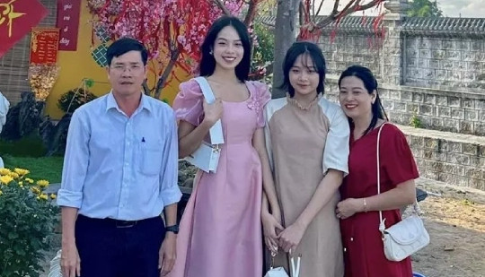 Netizen thả tim cho lời dặn con của mẹ Hoa hậu Việt Nam 2022 khi mới đăng quang: Làm gì cũng phải học tử tế