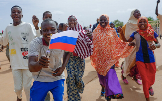 Đến hạn chót bị dọa can thiệp quân sự, phe đảo chính Niger cắt tiết gà ăn mừng