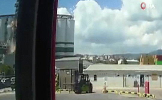 Video: Nổ lớn tại cảng Thổ Nhĩ Kỳ khiến tháp ngũ cốc đổ sập