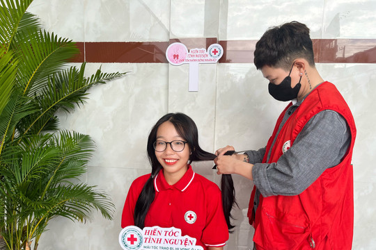 Vĩnh Long phát động chương trình 'Hiến tóc tặng bệnh nhân ung thư'