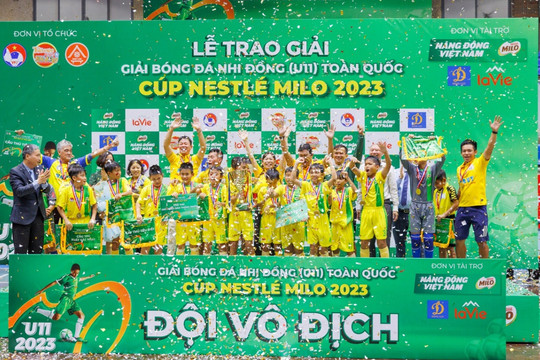 Bế mạc Giải bóng đá Nhi đồng (U11) toàn quốc, Nestlé MILO trao tặng 16 học bổng "Có chí thì nên"