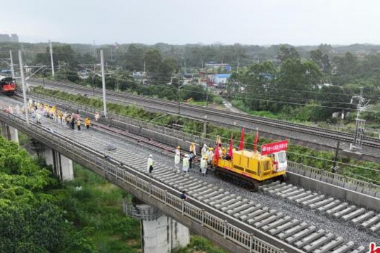 Trung Quốc xây tuyến đường sắt cao tốc đầu tiên kéo tới sát biên giới Việt Nam