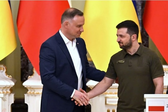 Tại sao Ba Lan đột ngột leo thang căng thẳng quan hệ với Ukraine?