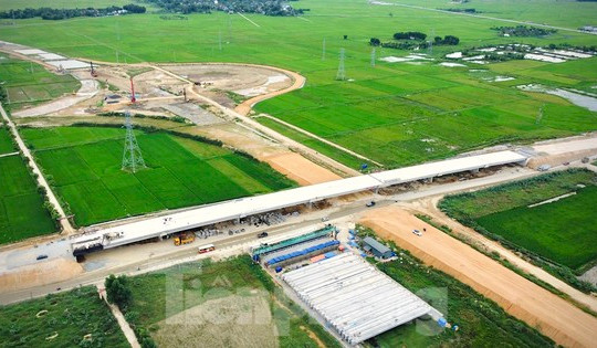 Cận cảnh công trường xây dựng nút giao cao tốc Bắc Nam đoạn Bãi Vọt - Hàm Nghi