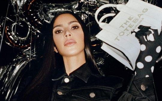 Kim Kardashian bị phản ứng khi đại diện cho chiến dịch của Marc Jacobs