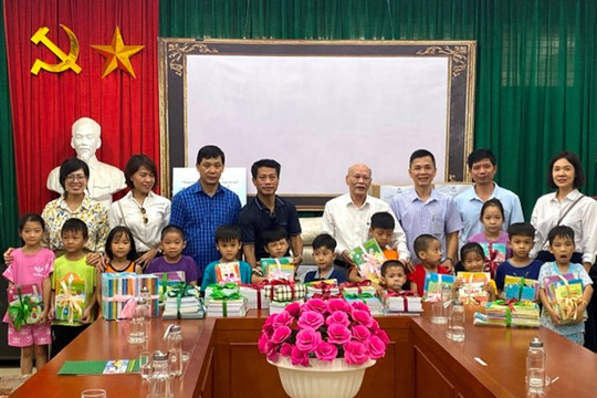VEPIC tặng quà cho Làng trẻ em SOS Hà Nội