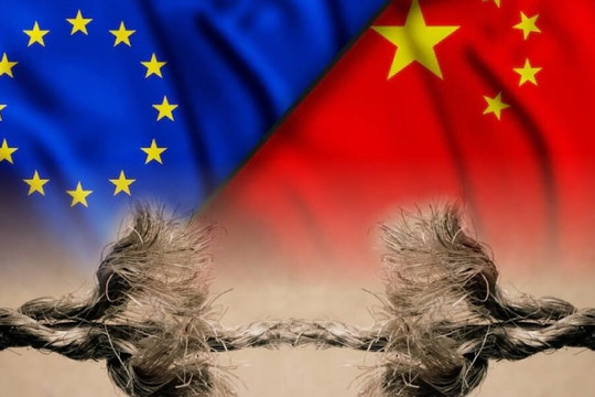 'Đặt quá nhiều trứng vào giỏ Trung Quốc', EU đang mắc kẹt bất chấp nỗ lực giảm thiểu rủi ro