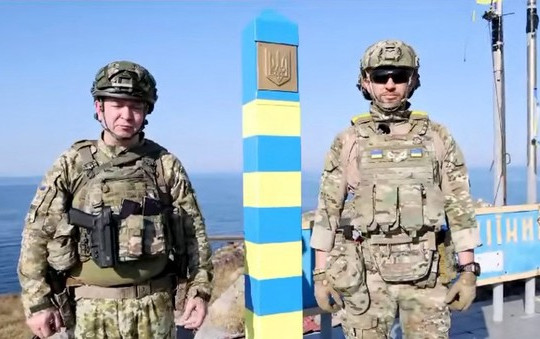 Quân đội Ukraine cắm cột mốc biên giới mới trên Đảo Rắn