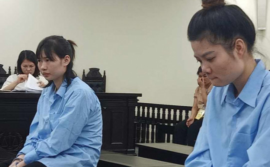 Lý do hoãn xử 2 bảo mẫu hành hạ khiến bé trai 17 tháng tử vong ở Hà Nội