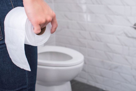 Những thói quen khi đi vệ sinh gây hại nhiều người mắc phải
