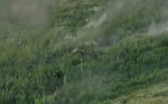 Video: Xe Humvee chở lính Ukraine trúng mìn, nổ từ dưới gầm và điều bất ngờ