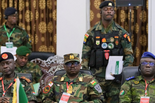 Burkina Faso cam kết chiến đấu cùng Niger, phái đoàn ECOWAS đến Niamey