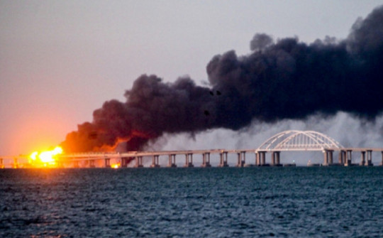 Kiev lần đầu tiết lộ chi tiết vụ đánh bom xe trên cầu Crimea