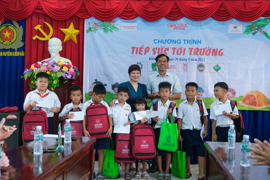 Chương trình 'Tiếp sức đến trường' đến với học sinh Kiên Giang