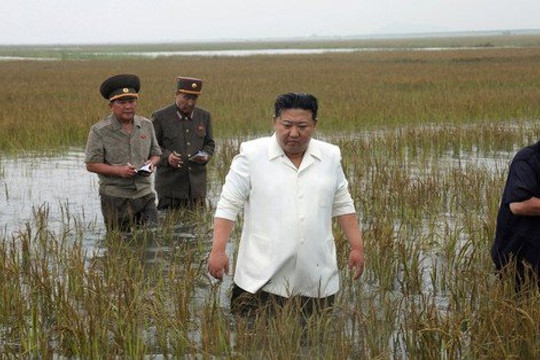 Ông Kim Jong-un thị sát vùng lũ lụt, chỉ trích các quan chức cấp cao 'vô trách nhiệm'