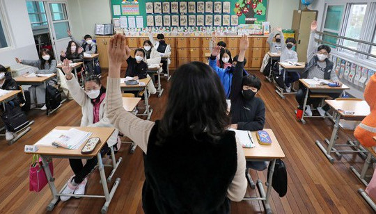 Giáo viên dễ bị chèn ép, phải chăng học sinh Hàn Quốc đang được trao quá nhiều quyền?