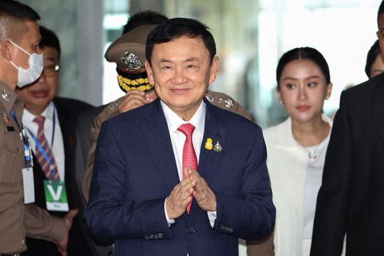 Cựu Thủ tướng Thaksin trở về Thái Lan