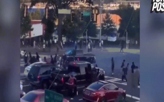 Video: Xe bán tải húc văng người đi đường, cảnh sát truy đuổi như phim hành động