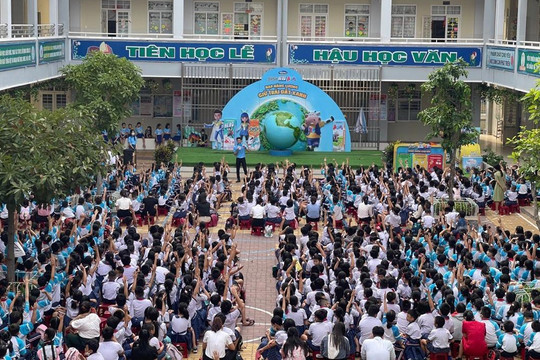 Chiến dịch ''Nạp năng lượng - Giữ Trái Đất xanh'' cùng sứ mệnh nâng cao ý thức bảo vệ môi trường cho học sinh tiểu học