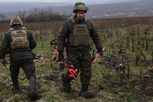 Nga tự làm khó trước tuyến phòng thủ kiên cố để ngăn Ukraine phản công