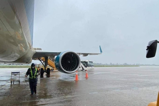 Thời tiết xấu tại sân bay Nội Bài, nhiều chuyến bay phải chuyển hướng hạ cánh