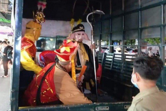 “Thầy trò Đường Tăng” ở chợ đêm Phú Quốc bị mời làm việc