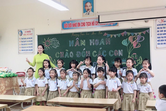 Trường Tiểu học Sơn Lộc rộn ràng đón học sinh vào lớp 1