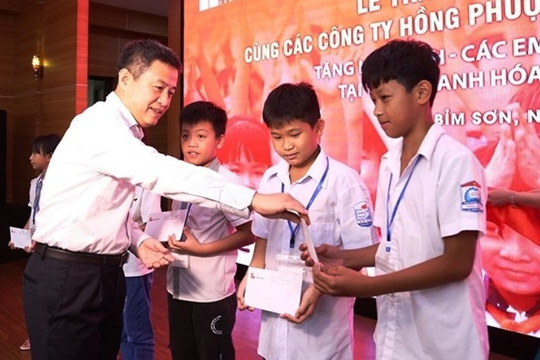 Hơn 200 học sinh khó khăn nhận học bổng của Công ty xi măng Long Sơn