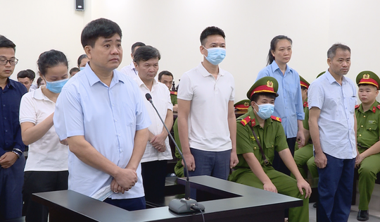 Vụ 'thổi giá cây xanh': Cựu Chủ tịch Hà Nội Nguyễn Đức Chung bị tuyên phạt 18 tháng tù